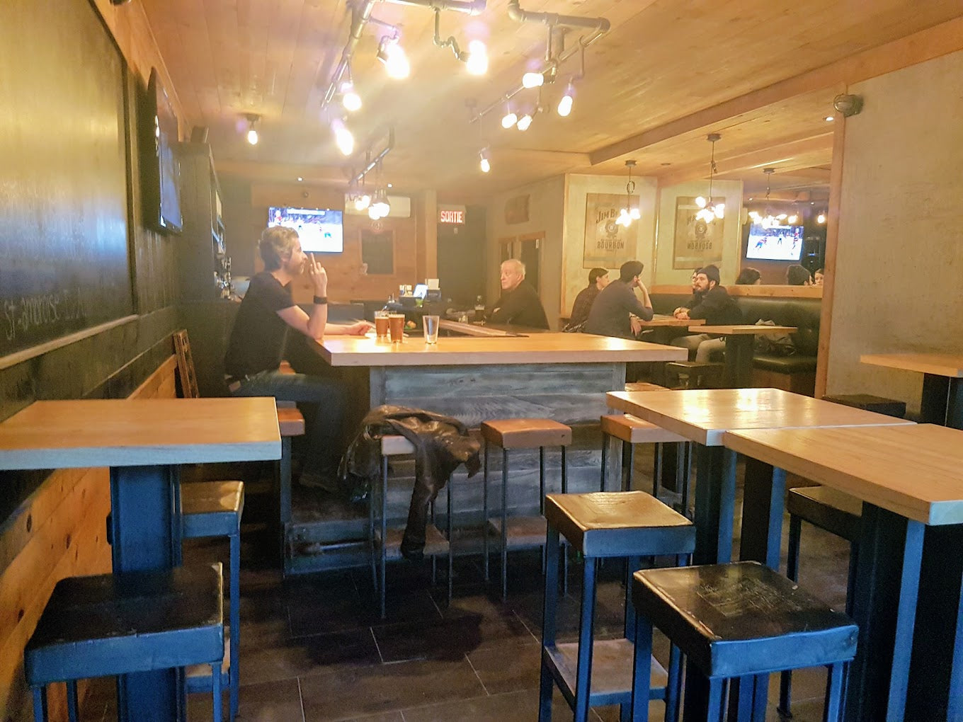 BAR LE ÜBER